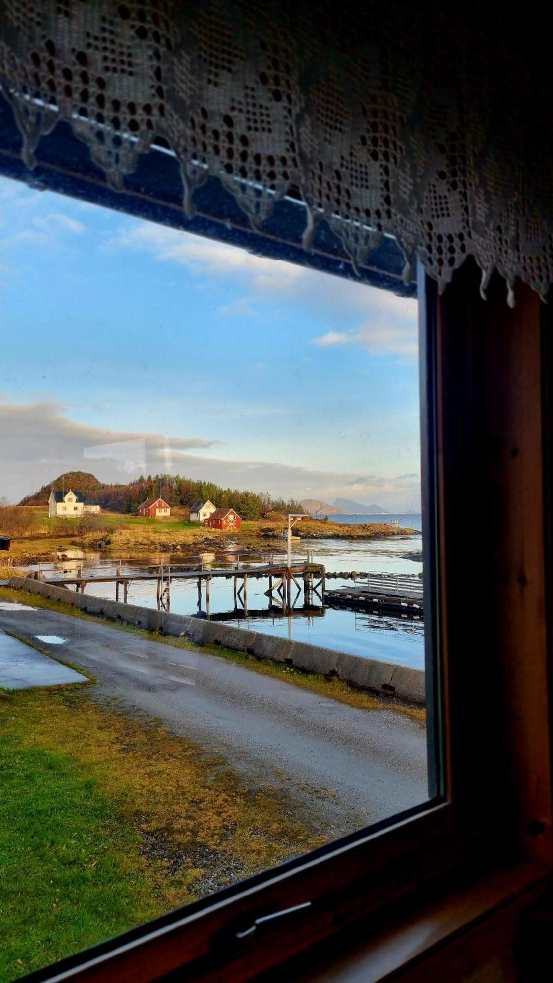 Laukvik Senja Hotel Botnhamn Exterior photo